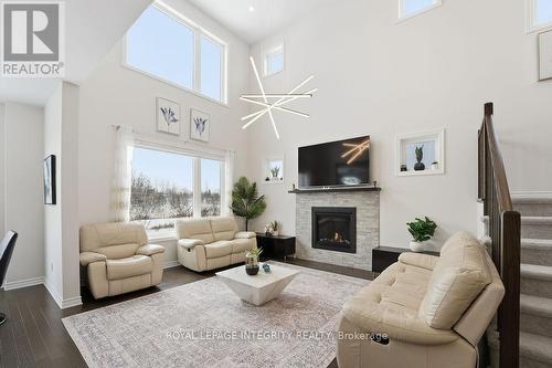 605 Enclave Lane, Clarence-Rockland, ON - Indoor Photo Showing Living Room With Fireplace