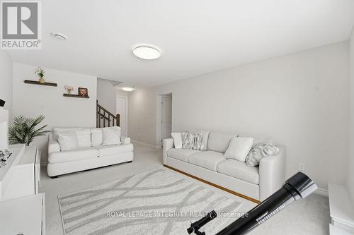 605 Enclave Lane, Clarence-Rockland, ON - Indoor Photo Showing Living Room