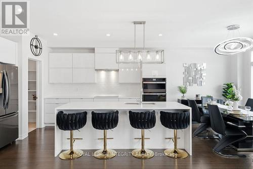 605 Enclave Lane, Clarence-Rockland, ON - Indoor Photo Showing Kitchen With Upgraded Kitchen