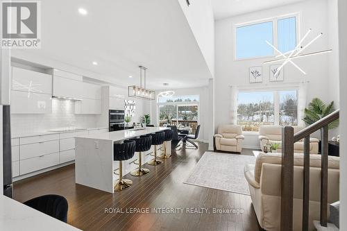 605 Enclave Lane, Clarence-Rockland, ON - Indoor Photo Showing Kitchen With Upgraded Kitchen