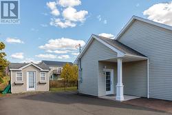 Side entrance-room for a garage - 