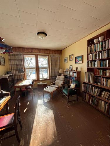356 Cliff Street, Wawanesa, MB - Indoor