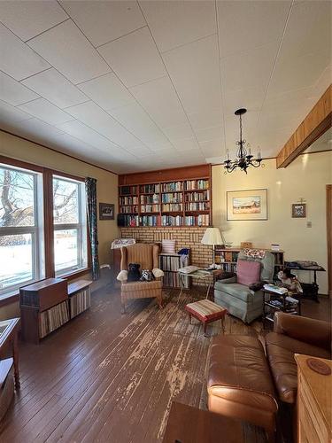 356 Cliff Street, Wawanesa, MB - Indoor
