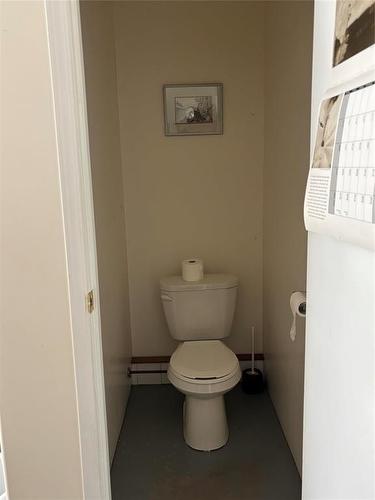 356 Cliff Street, Wawanesa, MB - Indoor Photo Showing Bathroom
