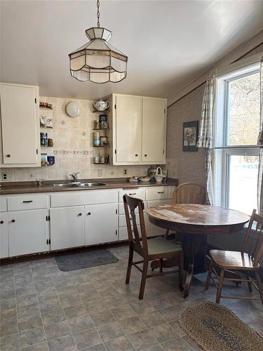 356 Cliff Street, Wawanesa, MB - Indoor Photo Showing Dining Room