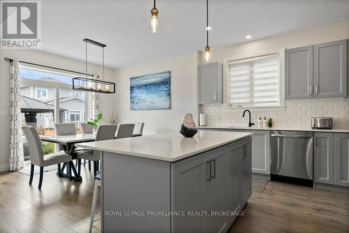 103 Pearce Street, Loyalist (Amherstview), ON - Indoor Photo Showing Kitchen With Upgraded Kitchen