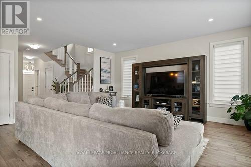 103 Pearce Street, Loyalist (Amherstview), ON - Indoor Photo Showing Living Room