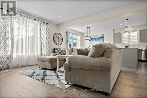 103 Pearce Street, Loyalist (Amherstview), ON - Indoor Photo Showing Living Room