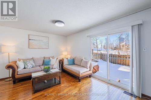67 - 1347 Perez Crescent, Ottawa, ON - Indoor Photo Showing Living Room