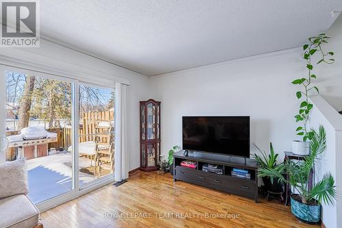 67 - 1347 Perez Crescent, Ottawa, ON - Indoor Photo Showing Living Room