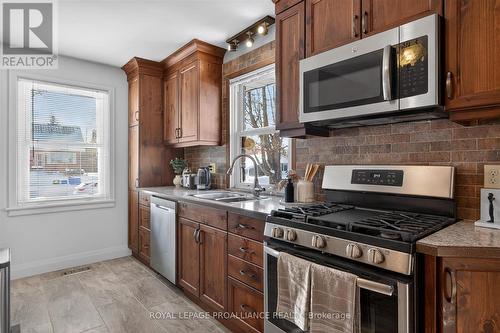 260 Bellevue Street, Peterborough (Northcrest Ward 5), ON - Indoor Photo Showing Kitchen With Double Sink