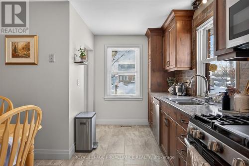 260 Bellevue Street, Peterborough (Northcrest Ward 5), ON - Indoor Photo Showing Kitchen With Double Sink