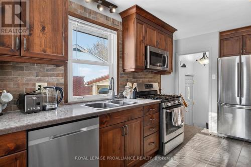 260 Bellevue Street, Peterborough (Northcrest Ward 5), ON - Indoor Photo Showing Kitchen With Double Sink