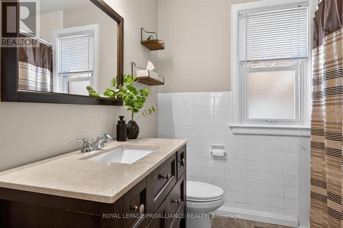 260 Bellevue Street, Peterborough (Northcrest Ward 5), ON - Indoor Photo Showing Bathroom