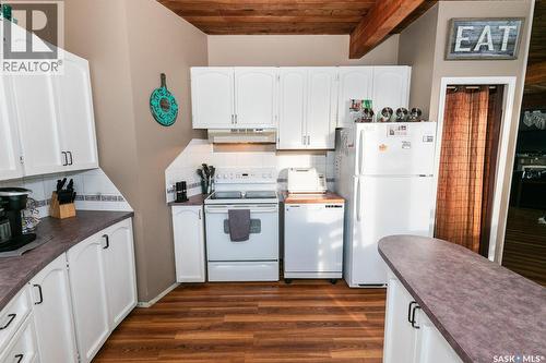 335 Yukon Avenue, Kerrobert, SK - Indoor Photo Showing Kitchen