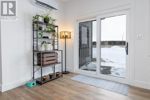 292 Kyes Road, Front Of Leeds & Seeleys Bay, ON - Indoor Photo Showing Other Room