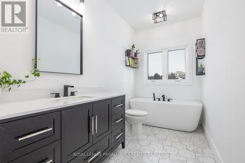 292 Kyes Road, Front Of Leeds & Seeleys Bay, ON - Indoor Photo Showing Bathroom