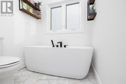 292 Kyes Road, Front Of Leeds & Seeleys Bay, ON - Indoor Photo Showing Bathroom