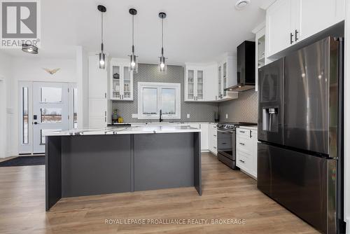 292 Kyes Road, Front Of Leeds & Seeleys Bay, ON - Indoor Photo Showing Kitchen With Upgraded Kitchen