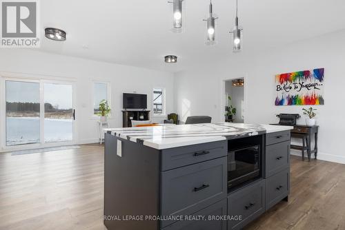 292 Kyes Road, Front Of Leeds & Seeleys Bay, ON - Indoor Photo Showing Kitchen