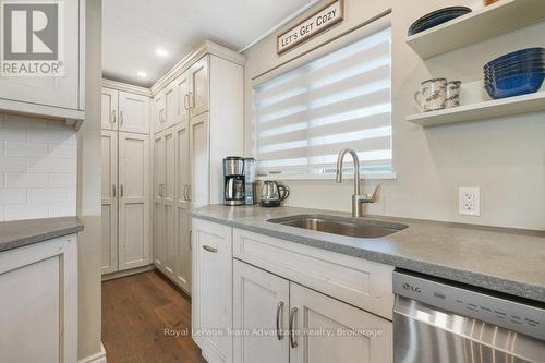 Hallway to Pantry - 2E - 20 Ryder Drive, Mcdougall, ON - Indoor Photo Showing Kitchen
