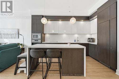 Contemporary Kitchen is Stylish and Functional - 111 - 1284 Guelph Line, Burlington, ON - Indoor Photo Showing Kitchen With Upgraded Kitchen