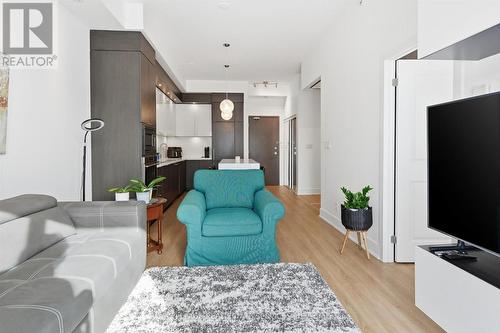 The Open Concept Layout is Ideal for Modern Living - 111 - 1284 Guelph Line, Burlington, ON - Indoor Photo Showing Living Room