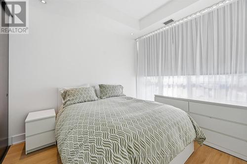 Spacious Primary Bedroom w/Luxury Vinyl Flooring - 111 - 1284 Guelph Line, Burlington, ON - Indoor Photo Showing Bedroom