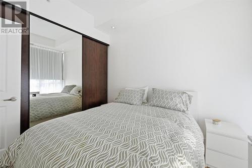 Spacious Primary Bedroom w/Luxury Vinyl Flooring - 111 - 1284 Guelph Line, Burlington, ON - Indoor Photo Showing Bedroom