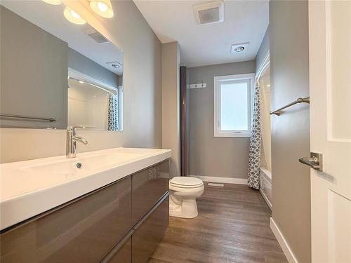 10 Jerome Drive, Brandon, MB - Indoor Photo Showing Bathroom