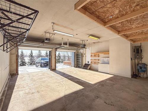 10 Jerome Drive, Brandon, MB - Indoor Photo Showing Garage