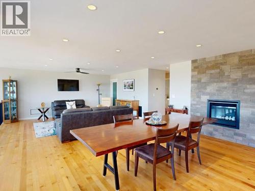 3784 Trail Place, Powell River, BC - Indoor With Fireplace