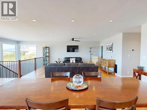 3784 Trail Place, Powell River, BC - Indoor Photo Showing Dining Room