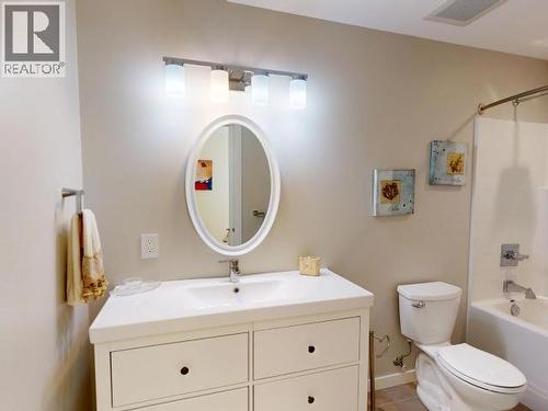 3784 Trail Place, Powell River, BC - Indoor Photo Showing Bathroom