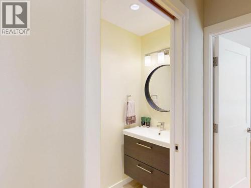 3784 Trail Place, Powell River, BC - Indoor Photo Showing Bathroom