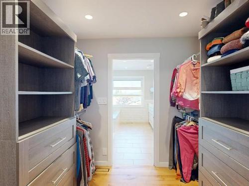3784 Trail Place, Powell River, BC - Indoor With Storage