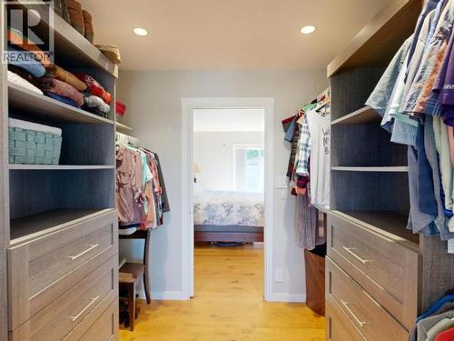 3784 Trail Place, Powell River, BC - Indoor With Storage