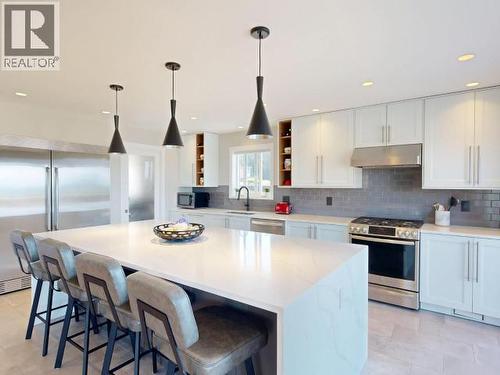 3784 Trail Place, Powell River, BC - Indoor Photo Showing Kitchen With Upgraded Kitchen
