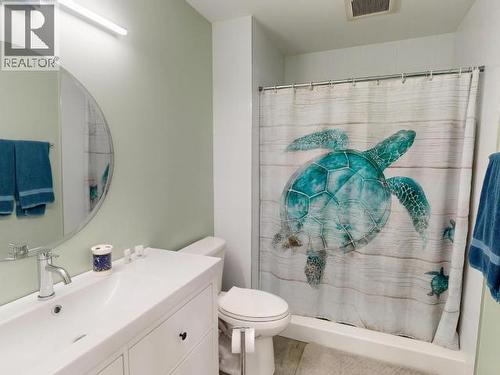 3784 Trail Place, Powell River, BC - Indoor Photo Showing Bathroom