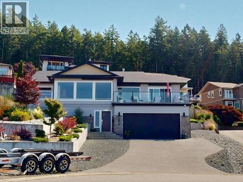 3784 Trail Place, Powell River, BC - Outdoor With Facade