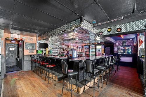 Bar - 1227  - 1229 Rue Principale, Saint-Roch-De-L'Achigan, QC - Indoor