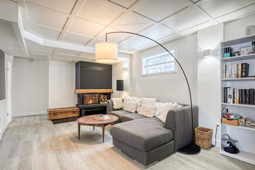 Salle familiale - 24 Place Lévis, Saint-Bruno-De-Montarville, QC - Indoor With Fireplace