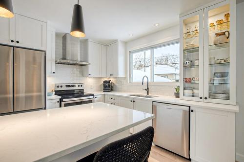 Cuisine - 24 Place Lévis, Saint-Bruno-De-Montarville, QC - Indoor Photo Showing Kitchen With Upgraded Kitchen