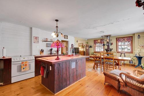 Cuisine - 775 Ch. Tamaracouta, Mille-Isles, QC - Indoor Photo Showing Kitchen