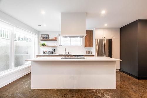 Intergénération - 21 Rue Lafontaine, Chambly, QC - Indoor Photo Showing Kitchen With Upgraded Kitchen