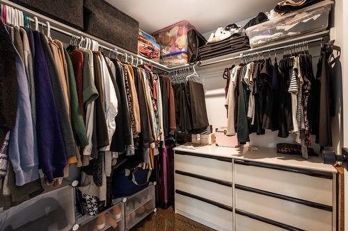 Intergénération - 21 Rue Lafontaine, Chambly, QC - Indoor With Storage