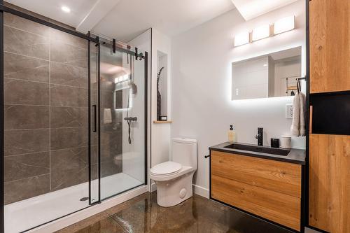 Intergénération - 21 Rue Lafontaine, Chambly, QC - Indoor Photo Showing Bathroom