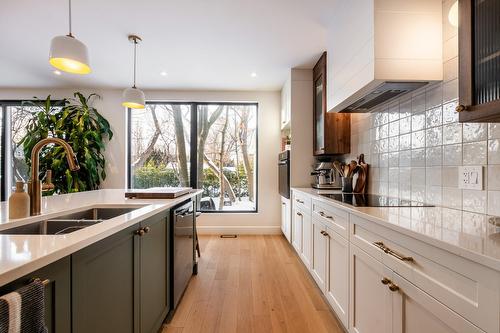 Cuisine - 21 Rue Lafontaine, Chambly, QC - Indoor Photo Showing Kitchen With Double Sink With Upgraded Kitchen
