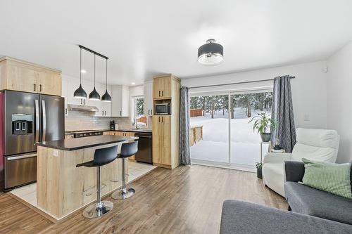 Vue d'ensemble - 1076 Rue Des Huards, Sainte-Agathe-Des-Monts, QC - Indoor Photo Showing Kitchen