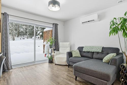 Salon - 1076 Rue Des Huards, Sainte-Agathe-Des-Monts, QC - Indoor Photo Showing Living Room